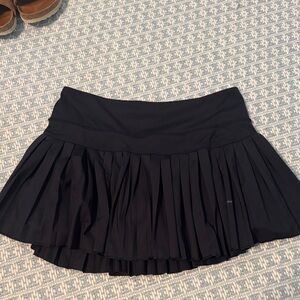 Chic Black Pleated Mini Skirt